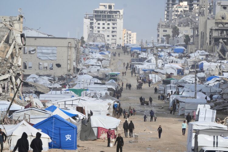 Winter on Gaza Strip: Camps flood as Netanyahu heads for U.S. meeting